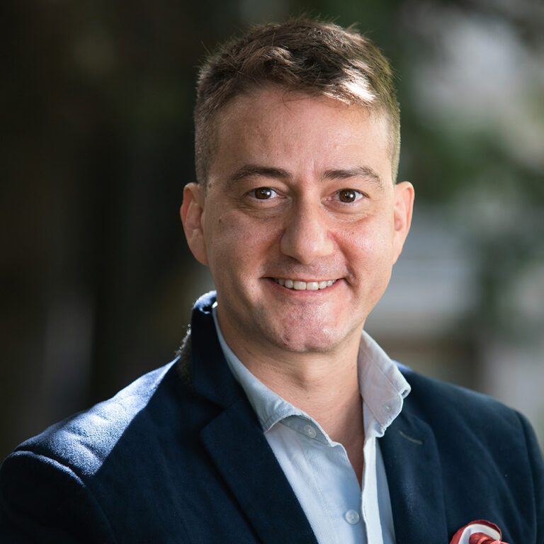 Dr. Adrián Granella
